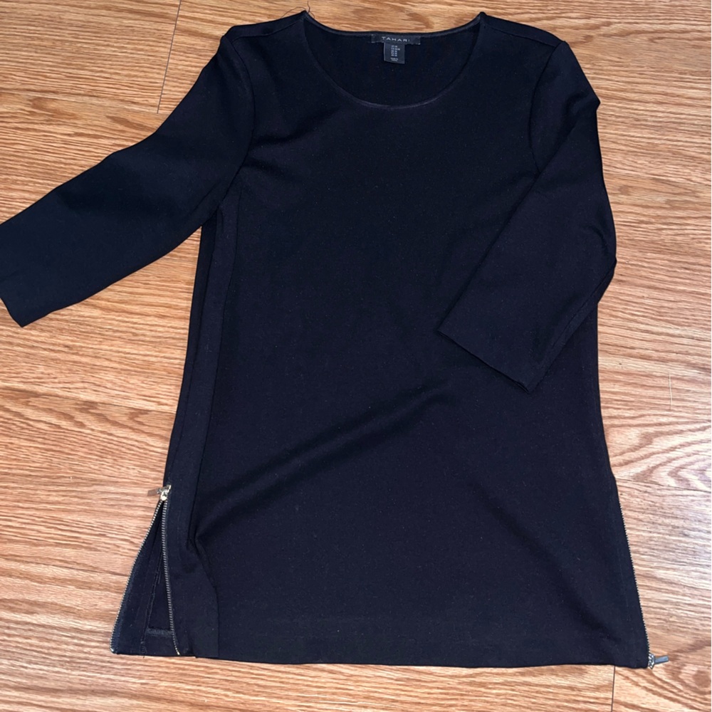 Tahari Black Scoop Neck Side Zip Top